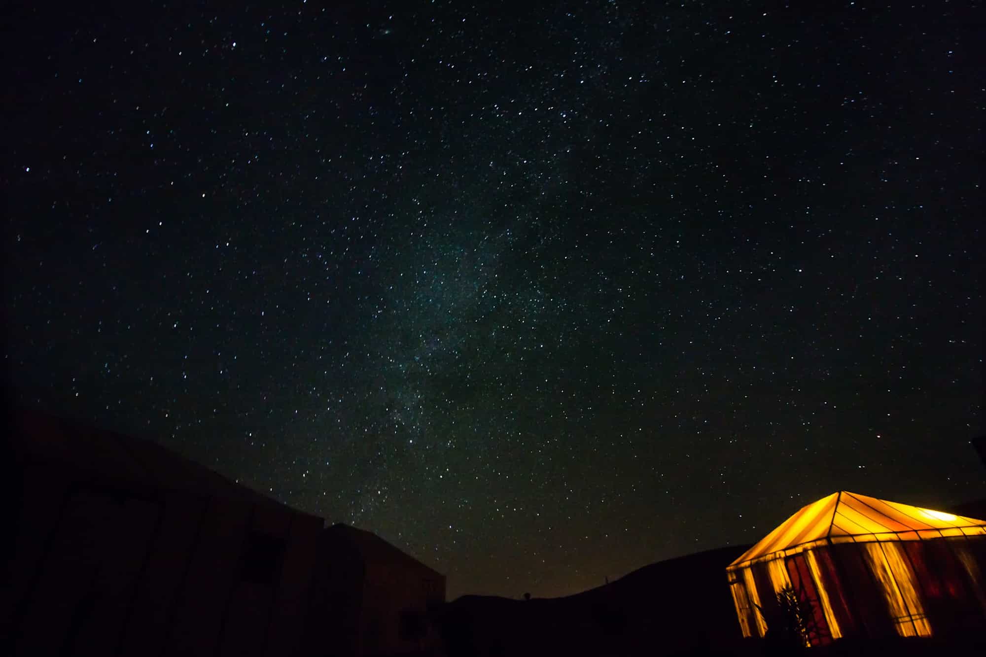 Camping, Sahara desert. Photo: GettyImages-899373556