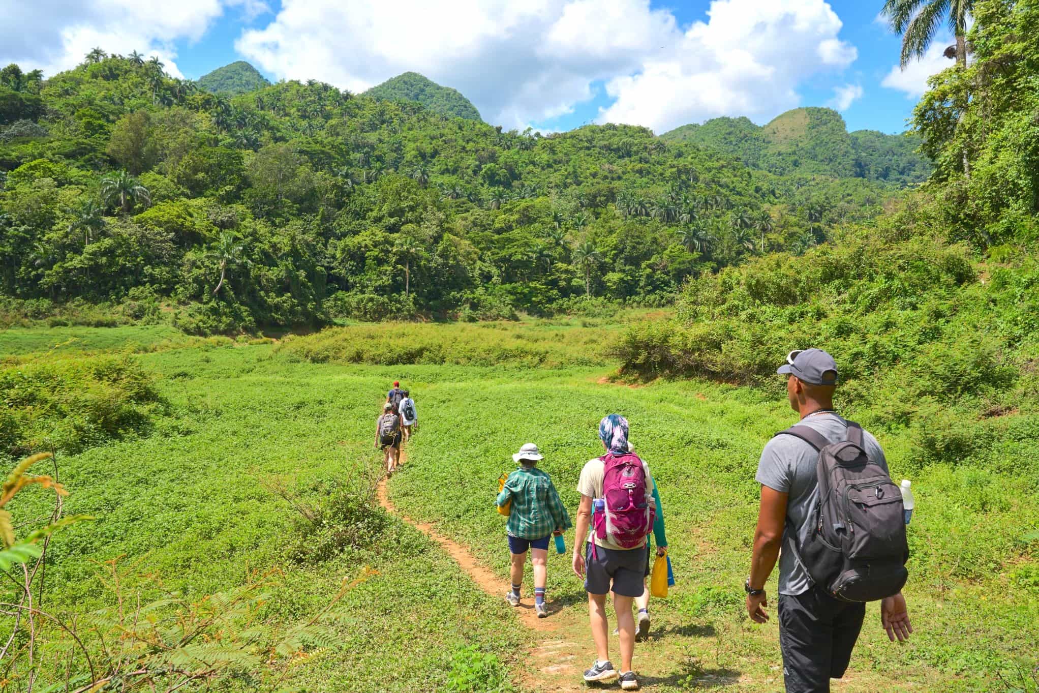 4 people hiking through El Nicho, Cuba, Photo: Photgrapher Daniel Wildey