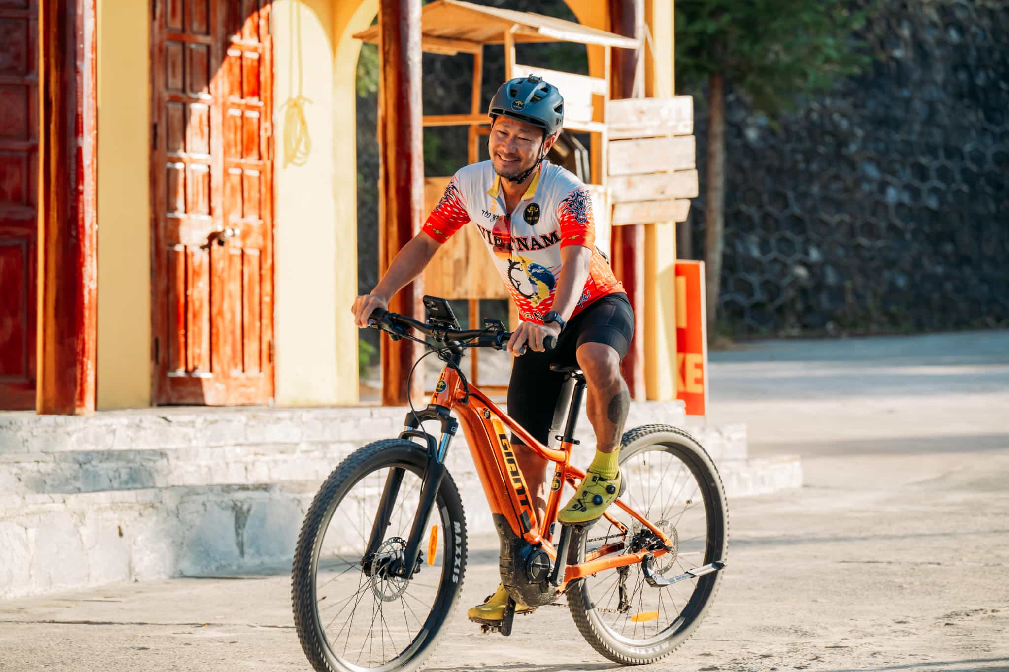 Cycling on e-bike, northern Vietnam Photo: Hots/Mr Biker Saigon