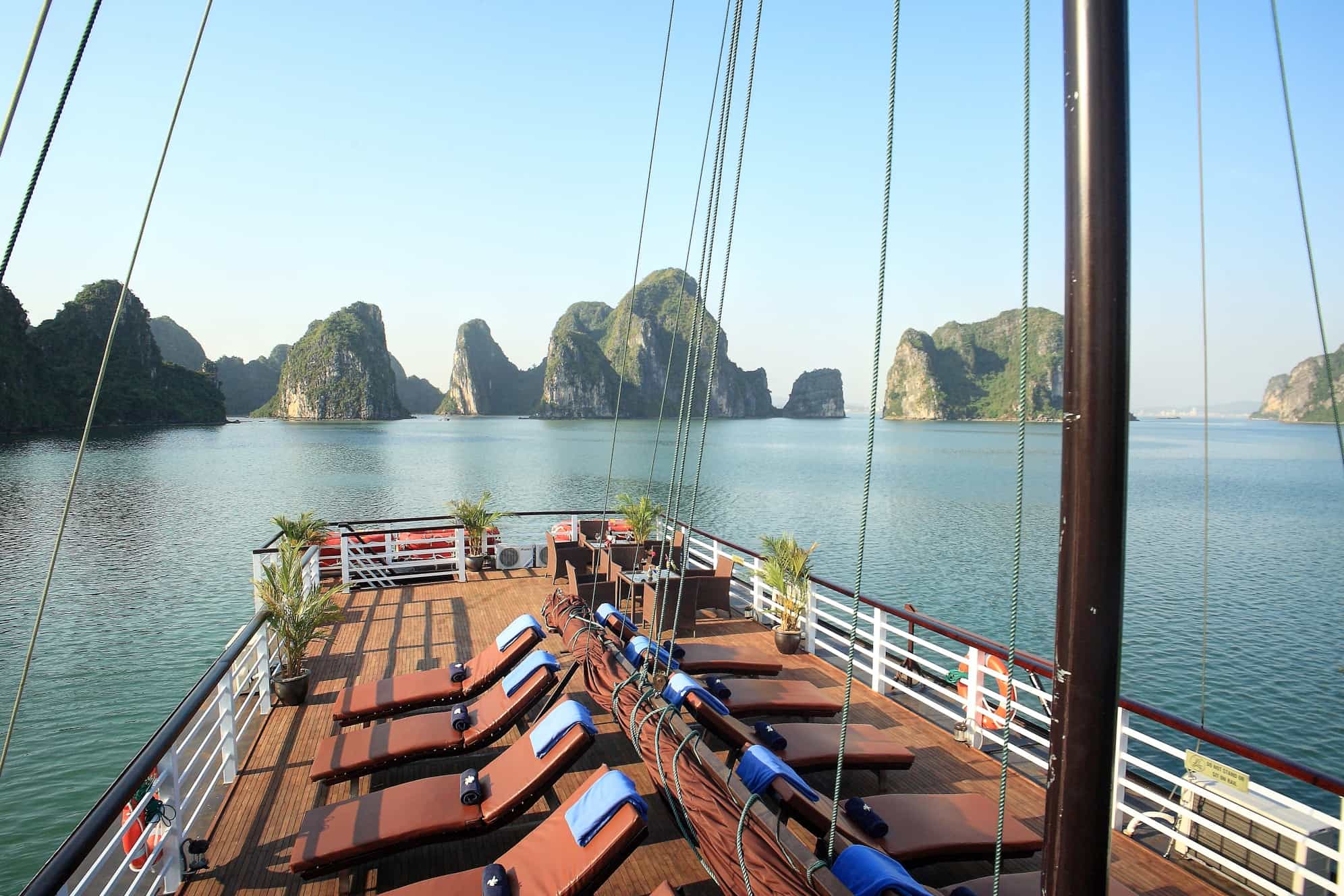 Lan Ha Bay cruise, Vietnam