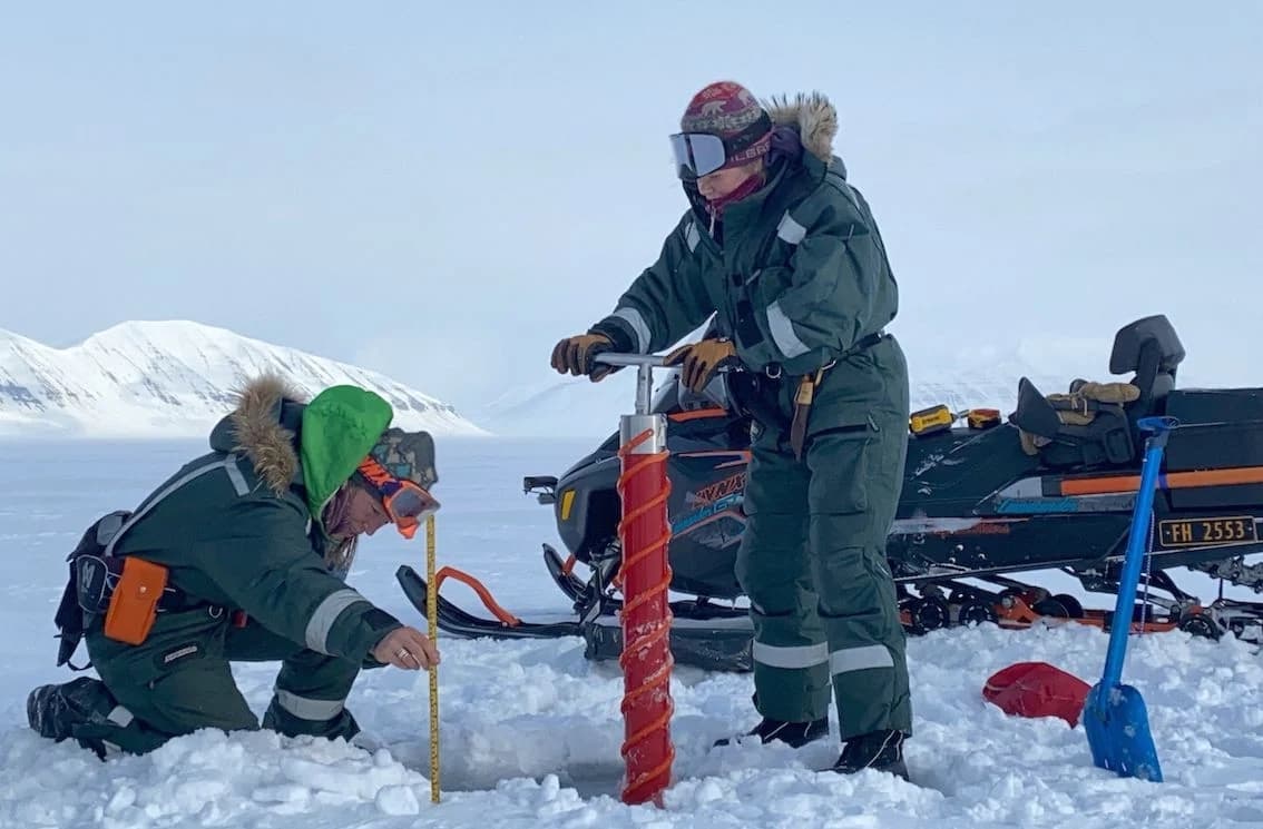 Ladies drilling in the Arctic. Not to be used beyond the body and marketing of the article.