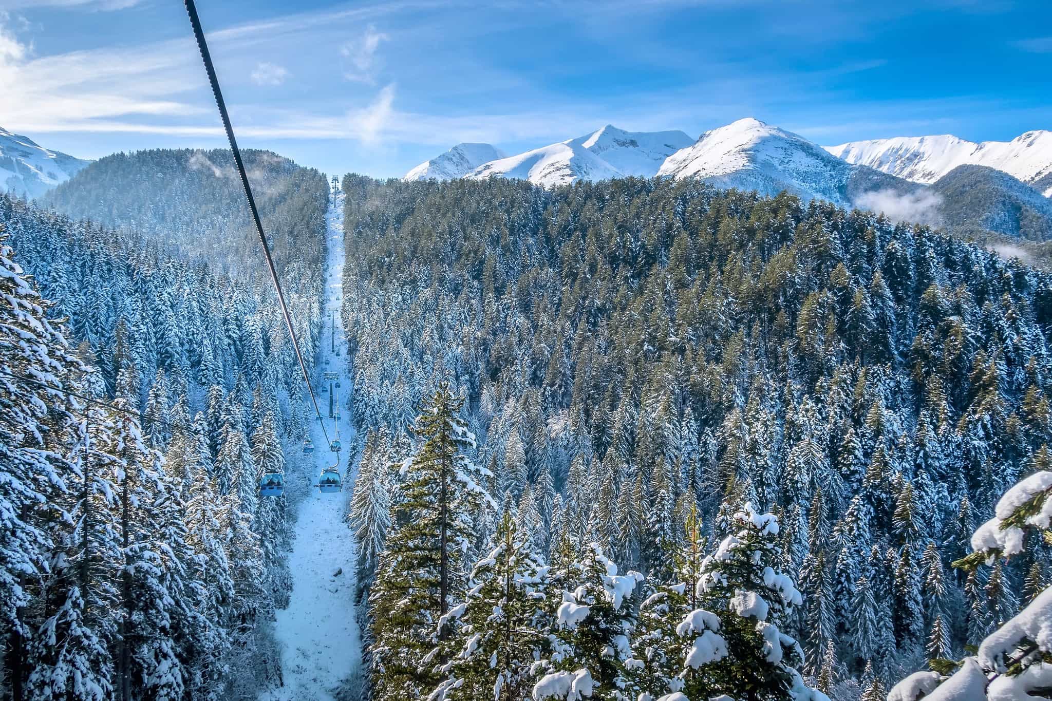 Chairlift in Bankso Ski Resort. Photo: GettyImages-1086267800