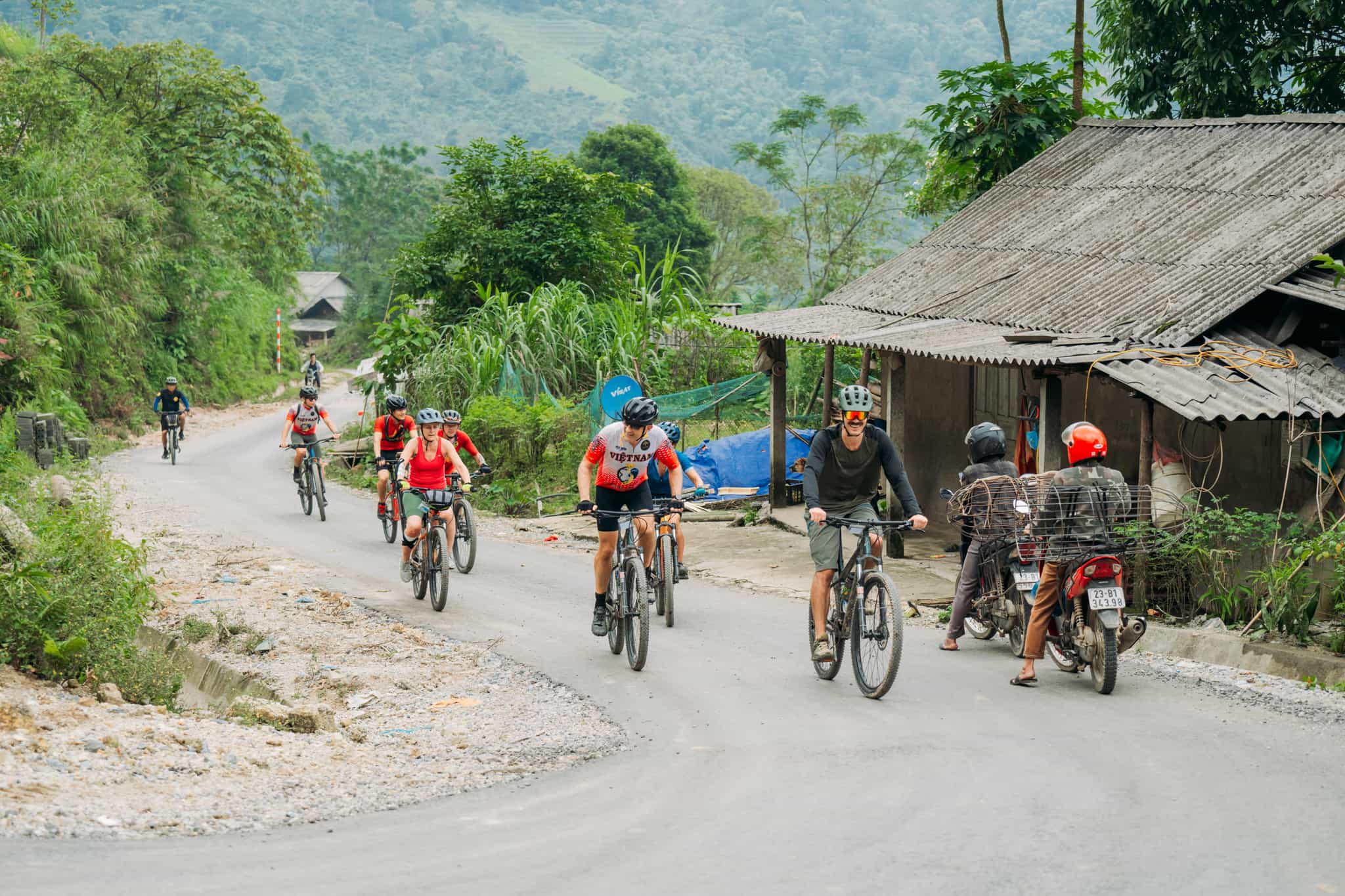 cycle-group-northvietnam Photo: Host/ Mr Biker Saigon