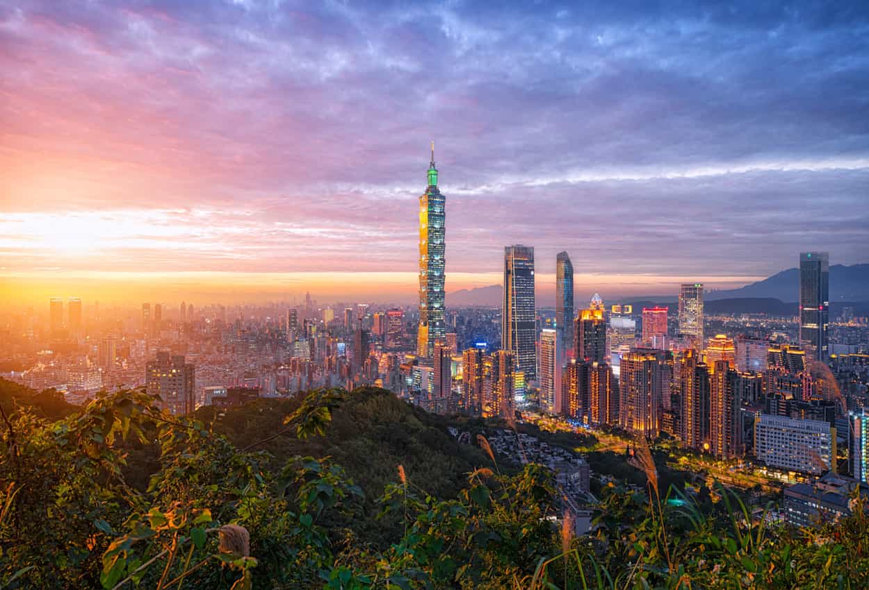 Taipei city at sunset. Photo: shutterstock 2420662283