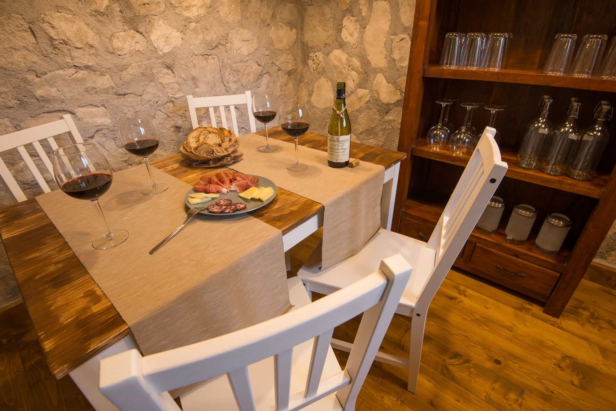 Dining table at the guesthouse restaurant in Pescasseroli