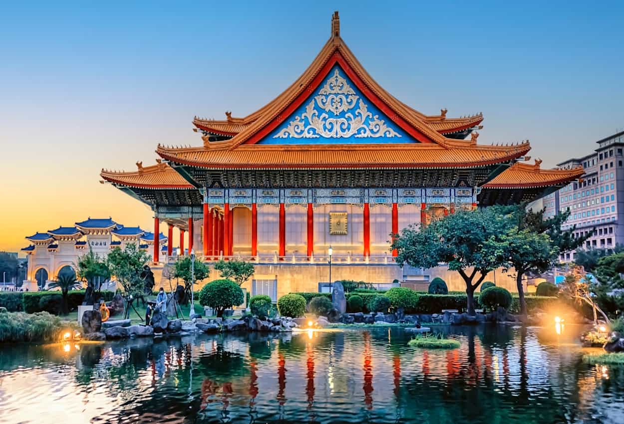 Taipei Lungshan Temple, Taiwan. Photo: shutterstock 2318182359