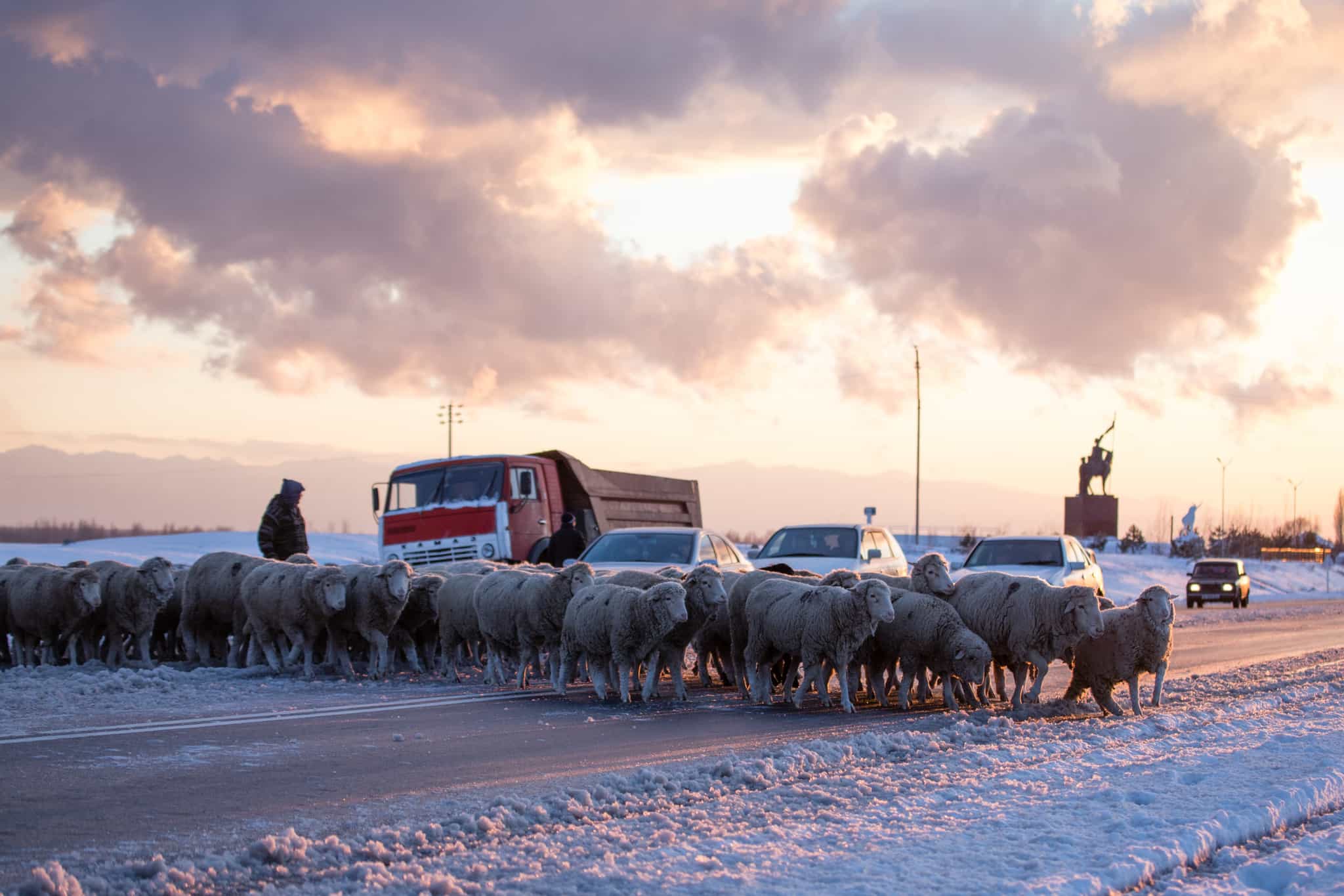 Winter village life in Kyrgyzstan. Photo by Stephen Lioy / Winter Tourism Library owned by the Swiss Government