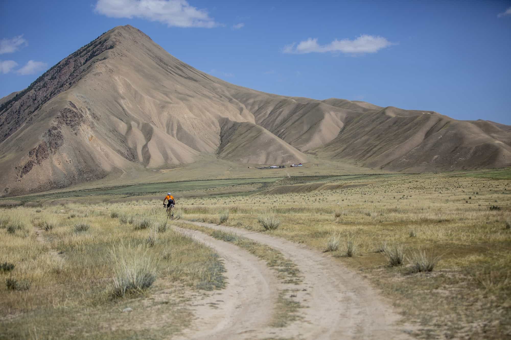 Cycle Kyrgyzstan Photo: GettyImages-1336463553