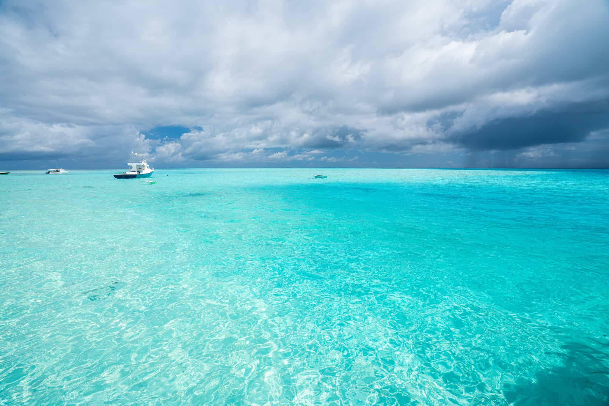 Maldives turquoise water. Photo: GettyImages-1217191820