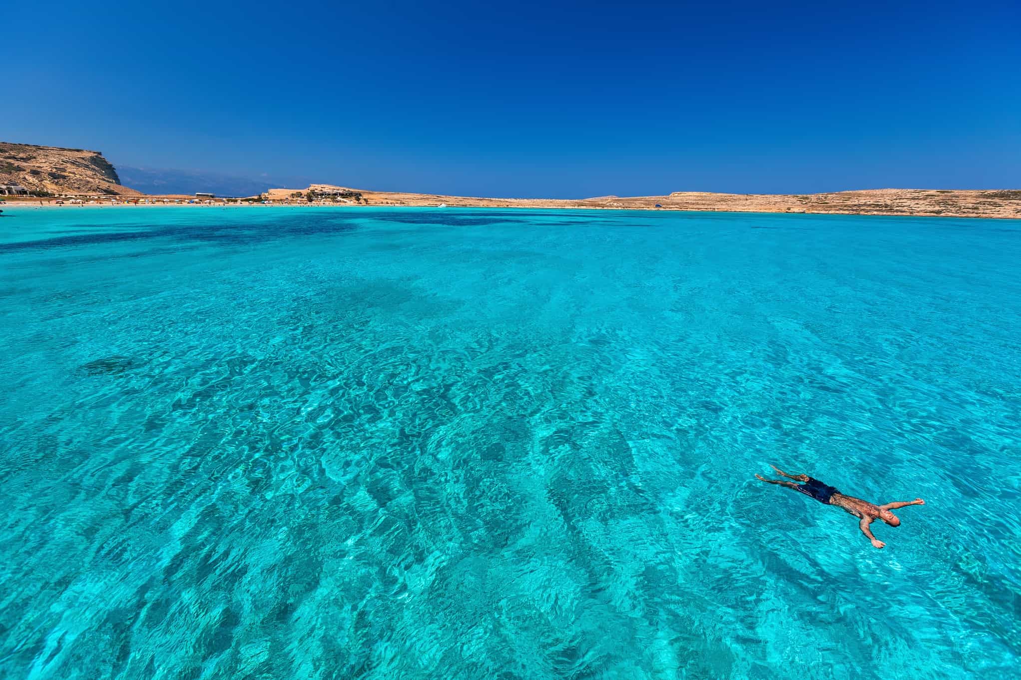 SHUTTERSTOCK - Beautiful blue and turquoise waters beach at Koufonisia Islands, Greece.
Photo: Shutterstock: 1694382061