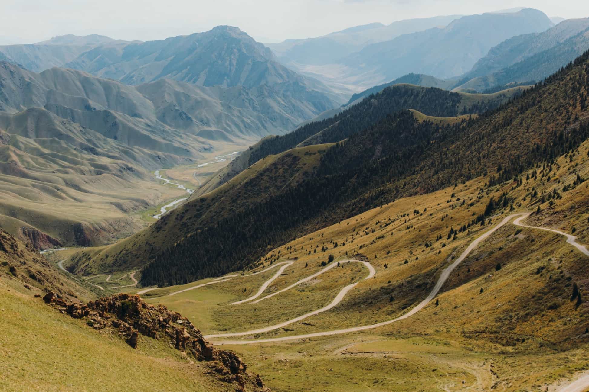 33 parrots pass ,Kyrgyzstan.Photo: GettyImages-1339431561